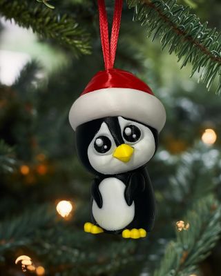 Vánoční tučňák. 🐧 (možnost zavěsit na stromeček jako ozdobu) Lze zakoupit na našem e-shopu (odkaz v biu) #drda3dprint...